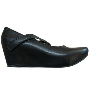 Tsubo Asmik Black Leather Mary Jane Wedge Heels size 9